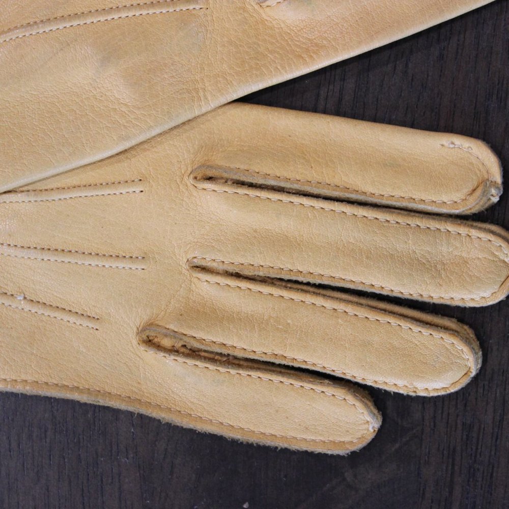 TAN VINTAGE LEATHER(?) GLOVES - Picture 2 of 7